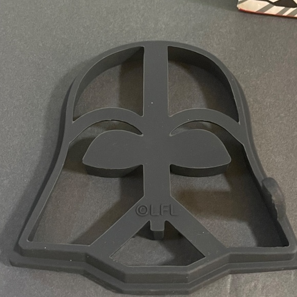 Williams Sonoma Star Wars Pancake Molds Yoda, Stormtrooper, Darth Vader, R2-D2 - Picture 6 of 6